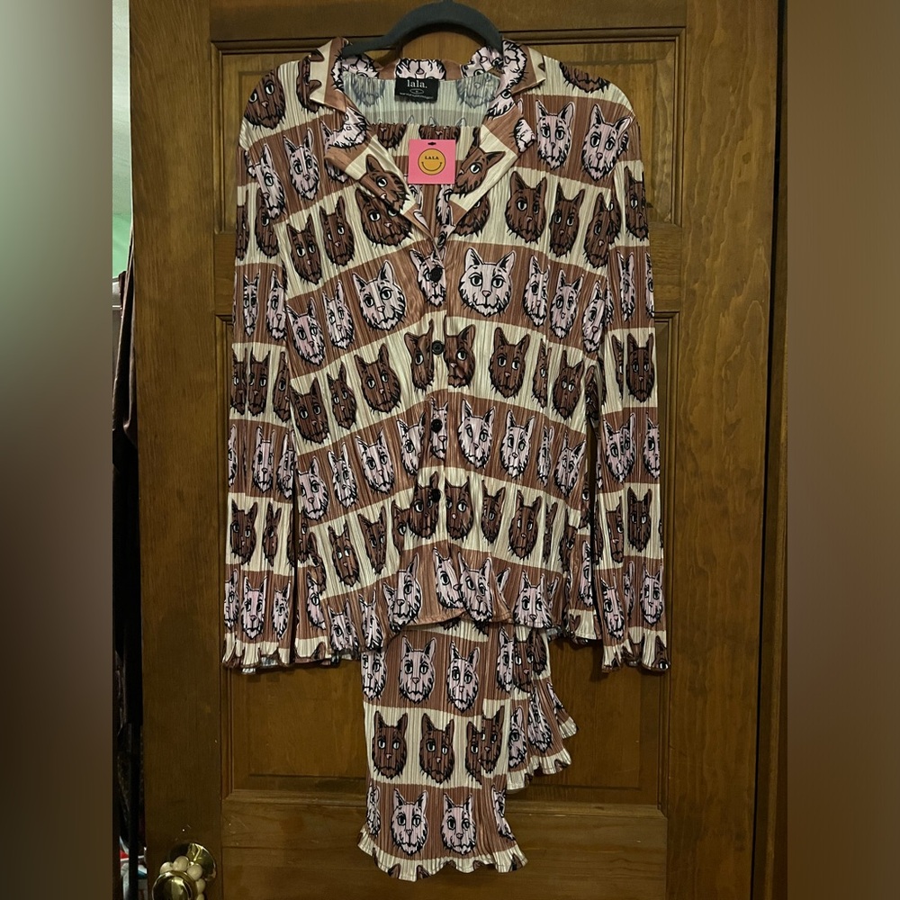 BNWT Dressed in Lala Plisse Set!!